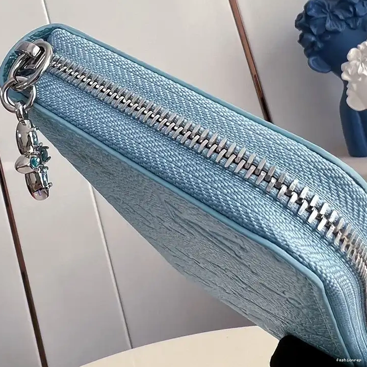 Fashionrepsfam ru 2411YA0232 LV Bags 0717